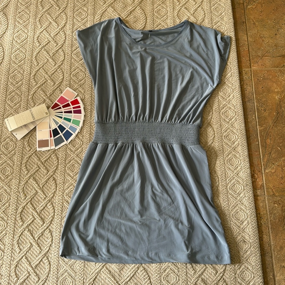 SUMMERS - WHBM Blue Gray Dress. Size L. NWT.